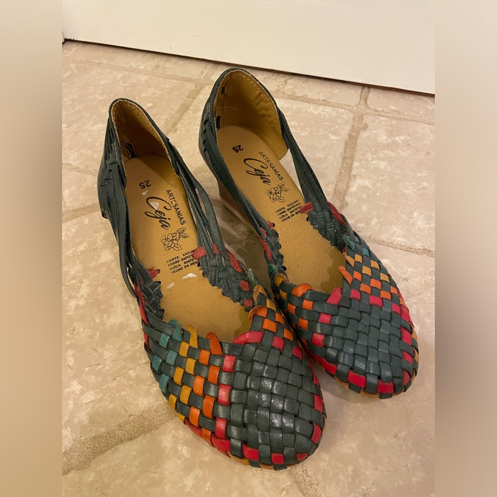 Wedge close-toed hurache